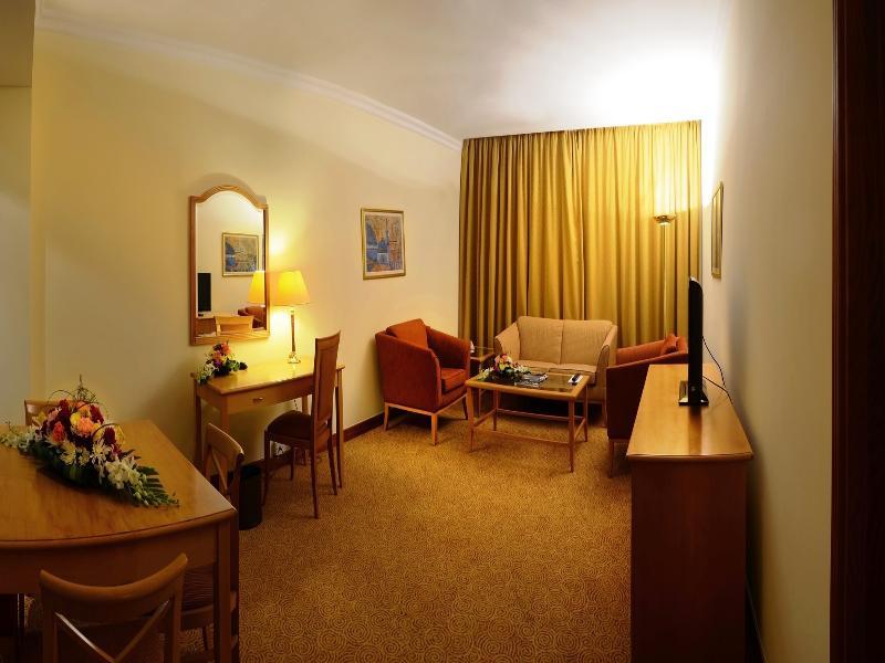 Swiss-Belhotel Sardzsa Kültér fotó