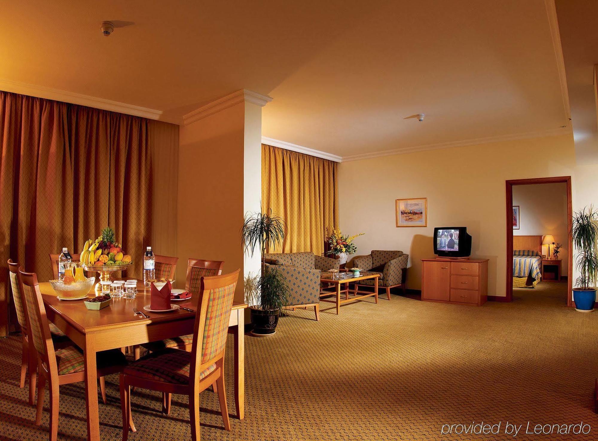 Swiss-Belhotel Sardzsa Szoba fotó