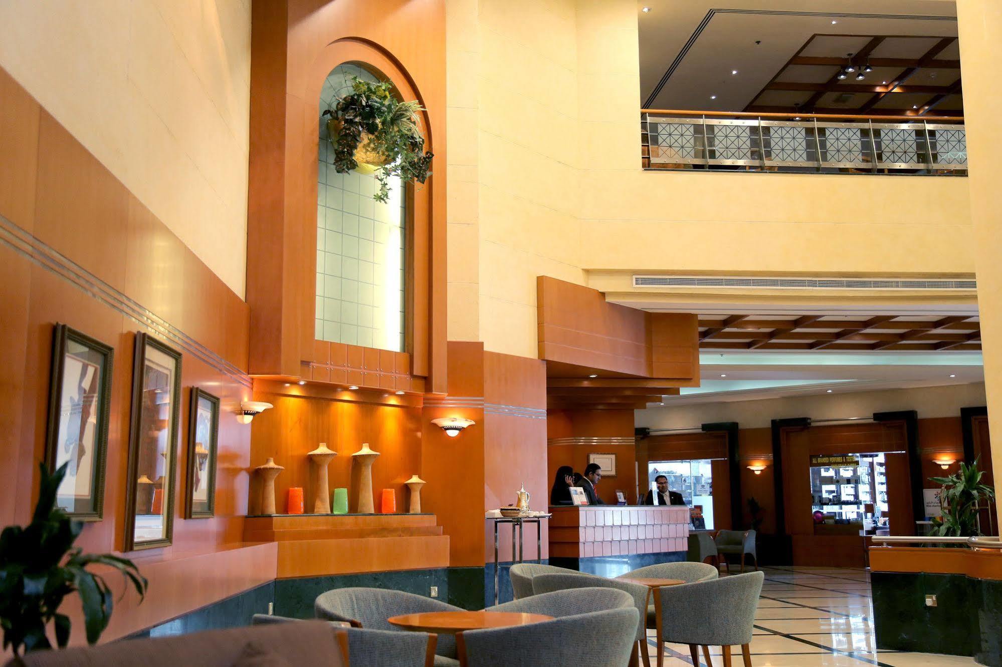 Swiss-Belhotel Sardzsa Kültér fotó